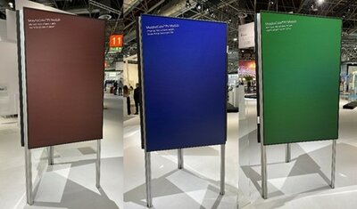 Drei Demonstrator-Module mit MorphoColor®-Farbschicht in grün und blau. 