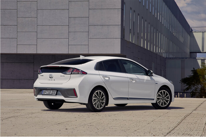 hyundai-ioniq-electric-rear-170619.jpg