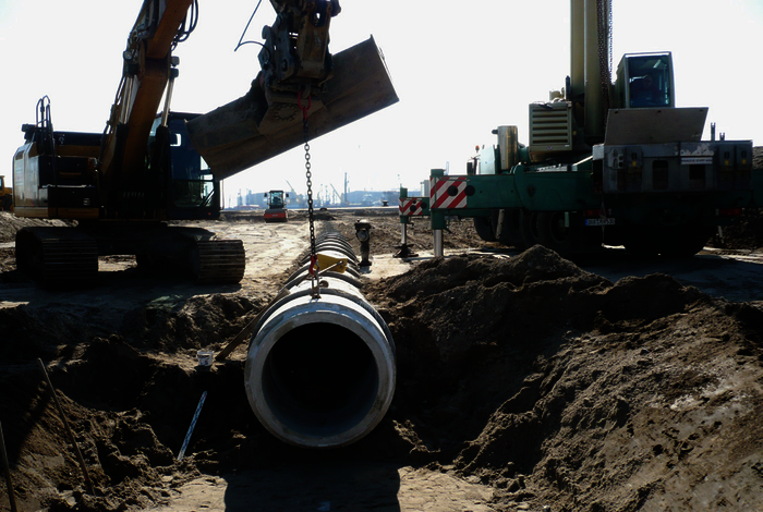 Abb. 1: Asphalteinbau bei einer Wohngebietserschließung in Rostock/ Diedrichshagen.