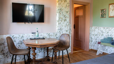 250630_Caleo_Villa-Elbling_Lehmfarbe-und-Lack.jpg