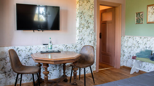 250630_Caleo_Villa-Elbling_Lehmfarbe-und-Lack.jpg