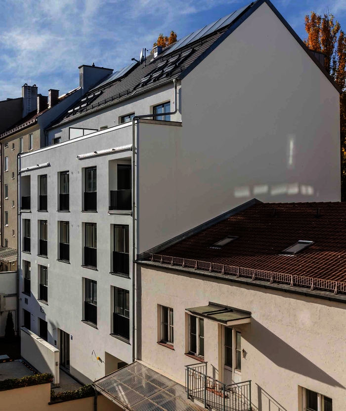 Mit dem Neubau wird eine jahrzehntelange provisorische Bebauung ersetzt und eine Nachkriegslücke geschlossen.