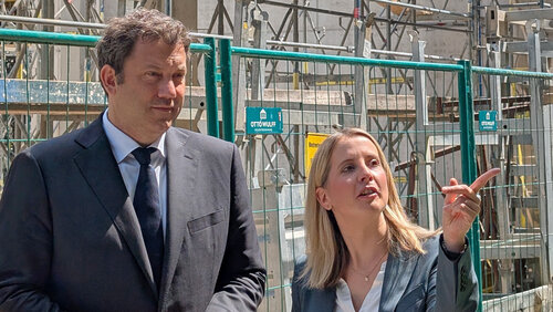Hubertz-Klingbeil-Bau-Turbo-2026-06-18_Minister-und-Ministerin.jpg