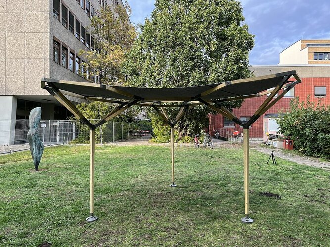 Pavillon mit Verbindungsknoten aus Polymerfeinbeton, die mit epoxidharzgetränkten Carbon- oder Basaltfasern verstärkt wurden.