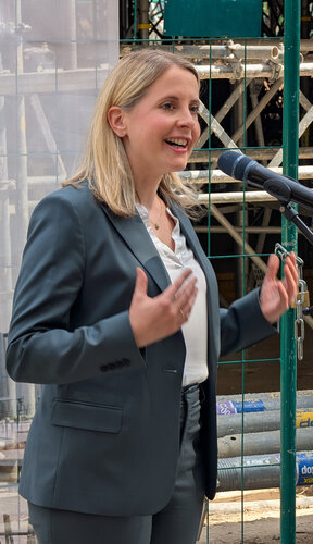 Hubertz-Verena_Bauministerin_Deutsches-Ingenieurblatt.jpg