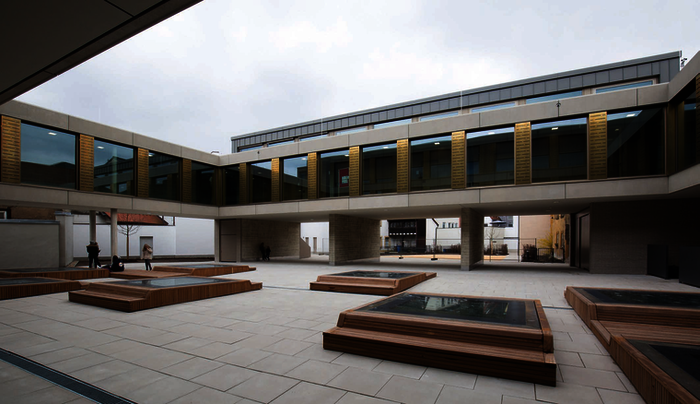 Der Erweiterungsbau der Maria-Ward-Schulen in Bamberg von Peck.Daam Architekten integriert sich gelungen in die umgebende Altstadt.