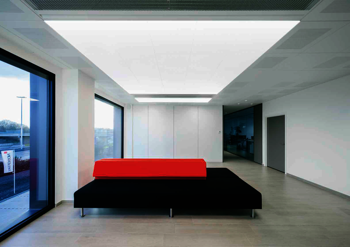 Kreon stellte 2016 auf der light & building das neue Lichtsystem „Skytile“ vor.
