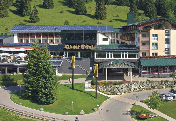 Innerhalb von nur vier Wochen konnte die Baumaßnahme – bei laufendem Hotelbetrieb – abgeschlossen werden. Foto: Kinderhotel Oberjoch gB_93_S38_Hotel_Baumassnahme_Hotelbetrieb.jpg
