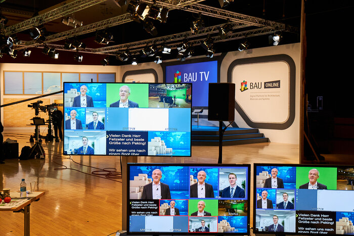 bau_pr_2021_01_Studio-Bildschirme.jpg