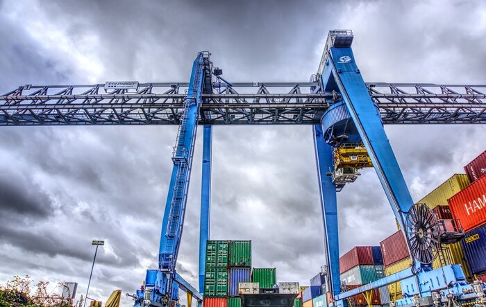 container-3121312_1920_markus-distelrath_pixabay.jpg
