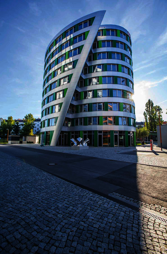 Das Gebäude gilt als Hochhaus – was besondere Anforderungen hinsichtlich des Dachaufbaus mit sich bringt.