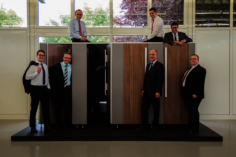 KEMMLIT_Management.png KEMMLIT Management Team von links nach rechts unten: Jens Weber, Paul Dörr, Kurt Binder und Michael Holder; von links nach rechts oben: Thomas Bopp, Markus Reisch und Michael Frick
