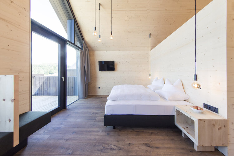 Zimmer_Wald_Chalet__2___c__Hotel_Pfoesl_Florian_Andergassen.JPG