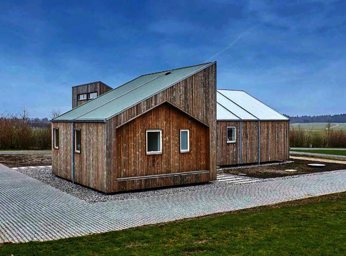 Ein modulares Wohnkonzept, das mit dem Prinzip des Upcyclings arbeitet. Die Baustoffe bestehen teilweise aus recycelten Reststoffen der Landwirtschaft wie Gras, Stroh oder Seetang.