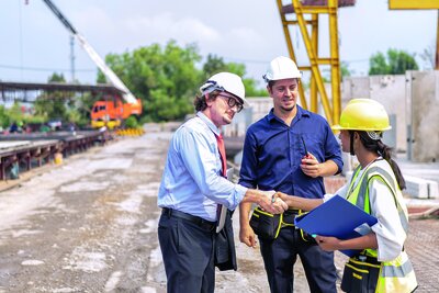 Da die Planenden sich auf der Baustelle selbst koordinieren und gemeinsam haften, sollten sie sich nicht streiten, sondern die Zusammenarbeit suchen und finden.