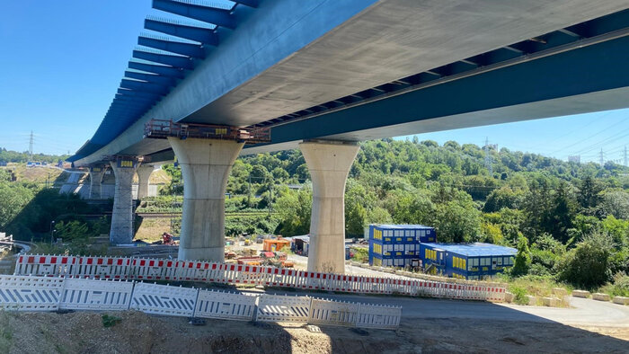 Zweiter Teil der Wiesbadener Salzbachtalbrücke nimmt Form an