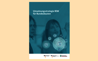 Cover "Umsetzungsstrategie BIM für Bundesbauten": grünblauer Farbfilter liegt auf dem Motiv, in dem zwei Frauen auf eine Planungswand schauen und sich austauschen, unten befinden sich Icons aus der Projektplanung