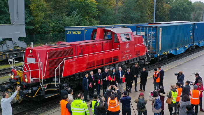 Der erste Zug des „Shanghai-Express“ in Hamburg.