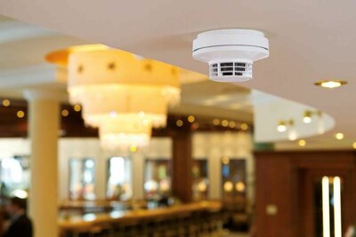 Restaurants und Bars werden am besten mit Mehrfachsensormeldern überwacht.