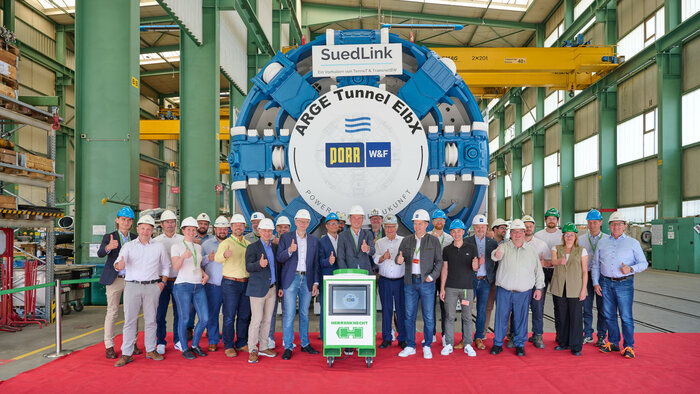 Übertragungsnetzbetreiber nimmt Tunnelbohrmaschine für Elbquerung ab