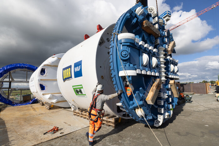 SuedLink-Elbquerung: Tunnelbohrmaschine erhält Schneidrad