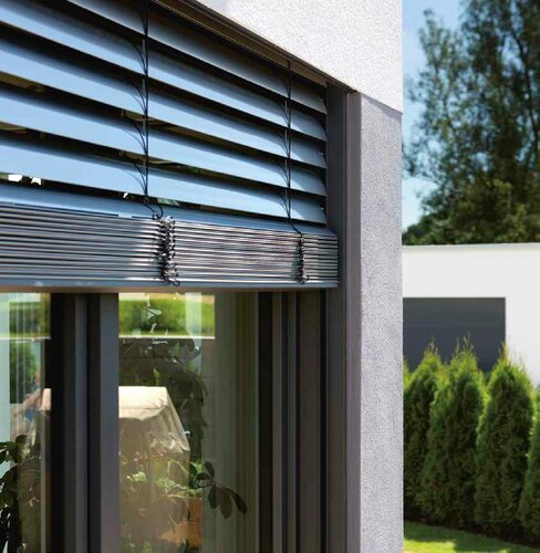 gB_93_S50_Design_Fenster_Raffstoren.jpg