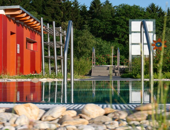 Naturnah erholen: Der Whirlpool auf dem Reibener Hof.