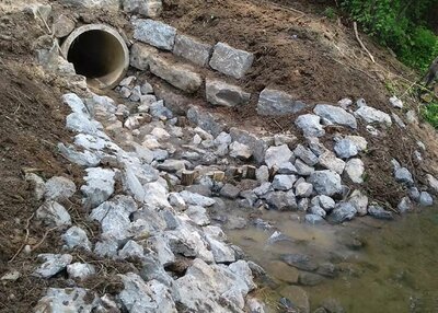 Auslauf Regenwassersystem Fließgewässer