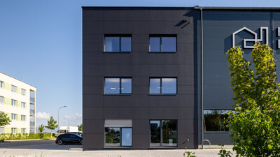 250709_James_Hardie_PanelSchwarz_4567-ed.jpg