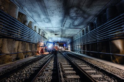 Flughafen Wien: Tunnelbauspezifische Sanierung mit Brandschutzputz 