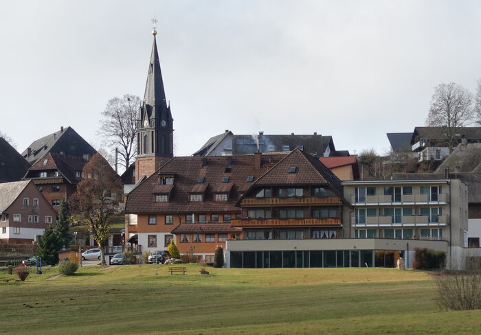 Das Hotel Sonne-Post im ländlichen Bergdorf Waldau, geführt in der fünften Generation, ist ein Schwarzwälder Familienbetrieb mit über 150 Jahren Tradition.
