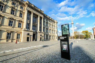 Einzigartiges Zentrum für Kunst, Kultur, Wissenschaft und Bildung mit internationaler Ausstrahlung: Das Universalmuseum Humboldt Forum auf der Spreeinsel in der historischen Mitte Berlins.