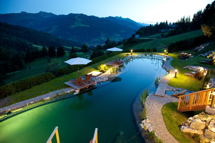 Naturhotel Edelweiss Wagrain: Blick auf den Teich