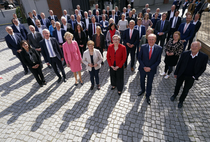 Auftakttreffen des Bündnisses bezahlbarer Wohnraum am 27.4.2022: Teilnehmer Gruppenbild