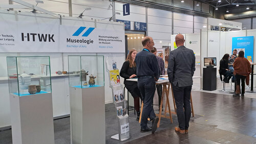 Forschungsgruppe FLEX zeigt neue Holzbautechnik auf denkmal-Messe Leipzig