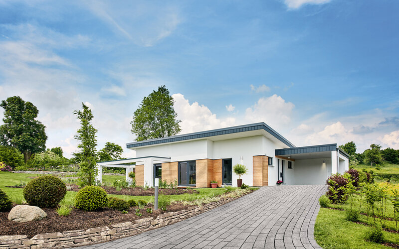 Bungalows, Familienhäuser & Co. werden der Baufamilie auf den Leib geschneidert. Foto: BDF/Fingerhut Haus
