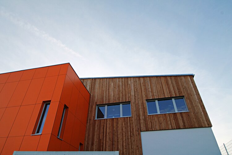 Die neue Produktionshalle mit Büro von Bergmüller Holzbau