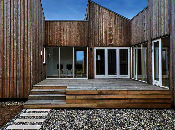 Die mit der über die Zeit entstehende silbergraue Patina unterstreicht die Architektursprache des Biologischen Hauses.