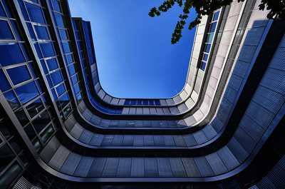 Mit geschwungener Architektur und viel Glas zeigt sich der Münchner Siemens Neubau modern und transparent.