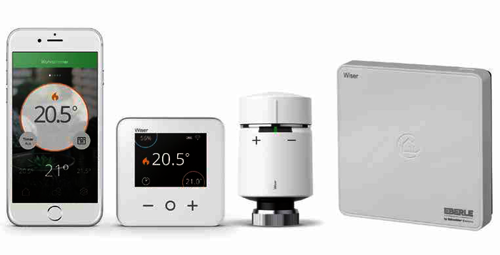 Das Heizungsregelungssystem „Wiser“ setzt sich aus vier Komponenten zusammen: (re. n. li.) Hub (Gateway) als Systemcontroller, Heizkörper- und optionalen Raumthermostaten sowie App.