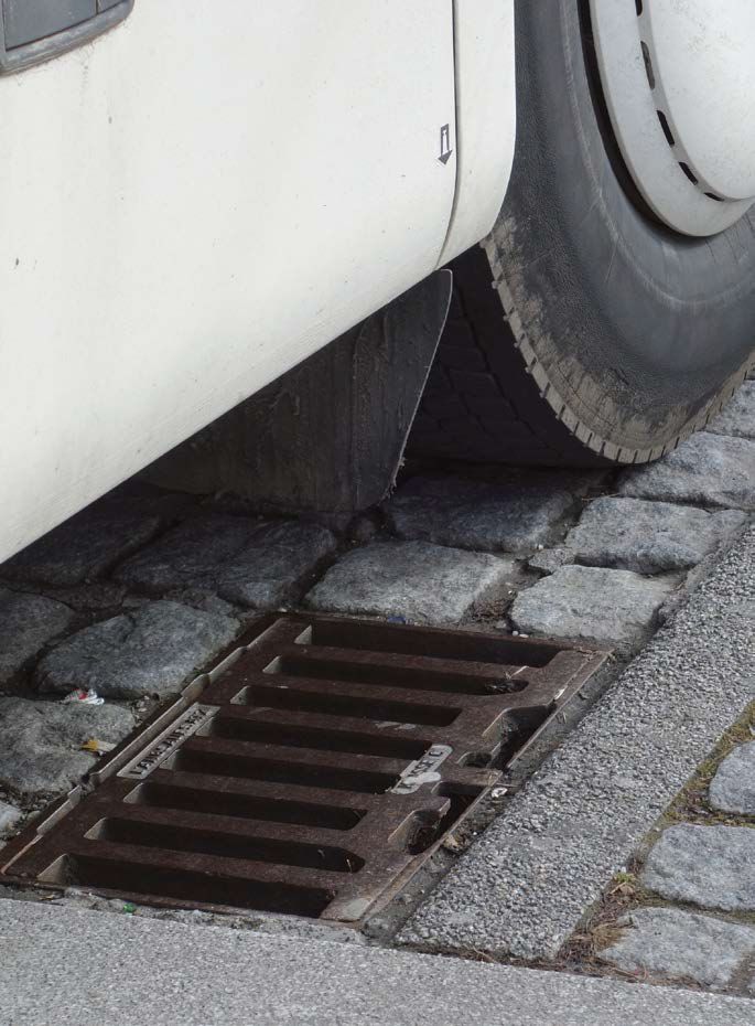 Vom Straßenrand bis ins Meer ist kein weiter Weg für die winzigen Plastikpartikel – und über die Nahrungskette zu uns zurück ebenfalls nicht.