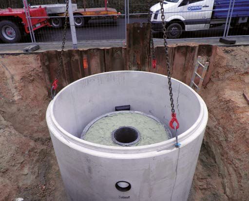 Substratfilter „ViaPlus 3000“: Einbau des Filterschachtes aus Betonfertigteilen mit Funktionselementen, die das zu reinigende Wasser horizontal durchfließt. 