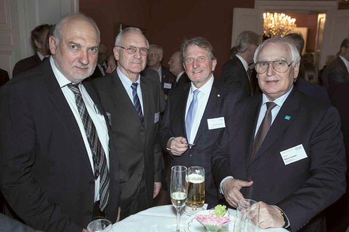 Der Parlamentarische Abend wird gerne für bilaterale Gespräche genutzt.