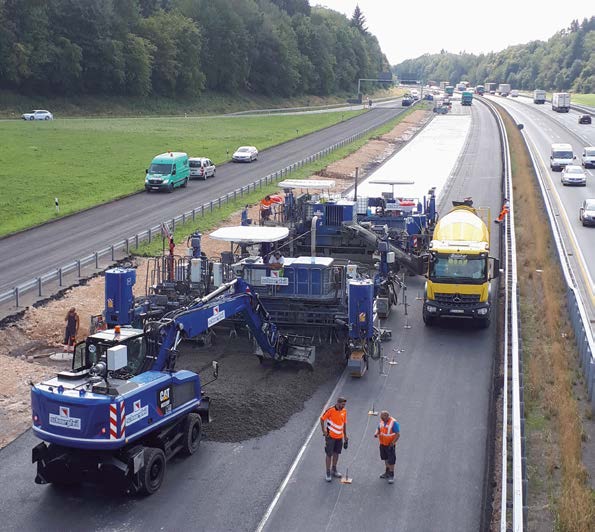 Horizontal-hybrid Bauweise bei der Sanierung der vielbefahrenen A 61: Auf der Standspur und der rechten Fahrspur wurde im Sommer 2019 die verschlissene Asphaltfahrbahn gegen eine Betondecke ersetzt.