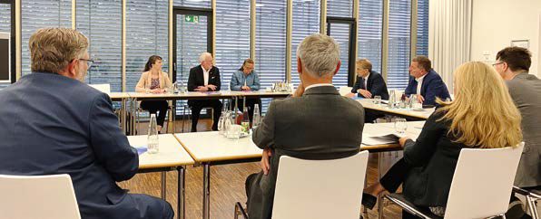 Vertreter der Bayerischen Bauwirtschaft im September 2022 bei der Übergabe des Ministerbriefs zur ökologischen Transformation an Staatsminister Christian Bernreiter.