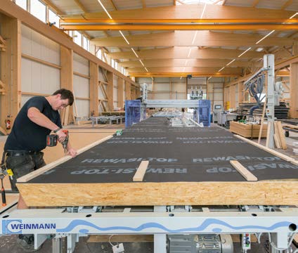 In der neuen Halle mit Kranbahn und rund 7 m Hakenhöhe ist nun eine effiziente Fertigung möglich.