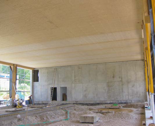 Lediglich die Wand zur Waschhalle wurde in Beton gefertigt.