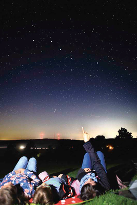 Der Naturpark Hessische Rhön mit seinem Sternenpark ist dank klarer Luft und geringer Lichtverschmutzung besonders gut zur Sternebeobachtung geeignet.