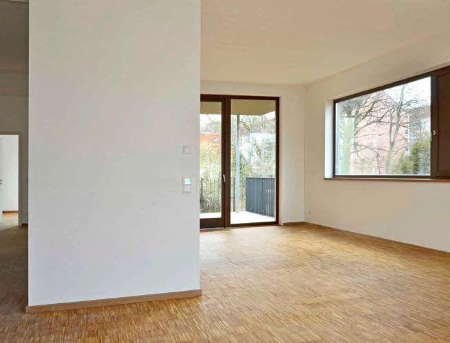 gB_2019_94_60_nachhaltig_Wohnzimmer_Balkone_Bebauung.jpg