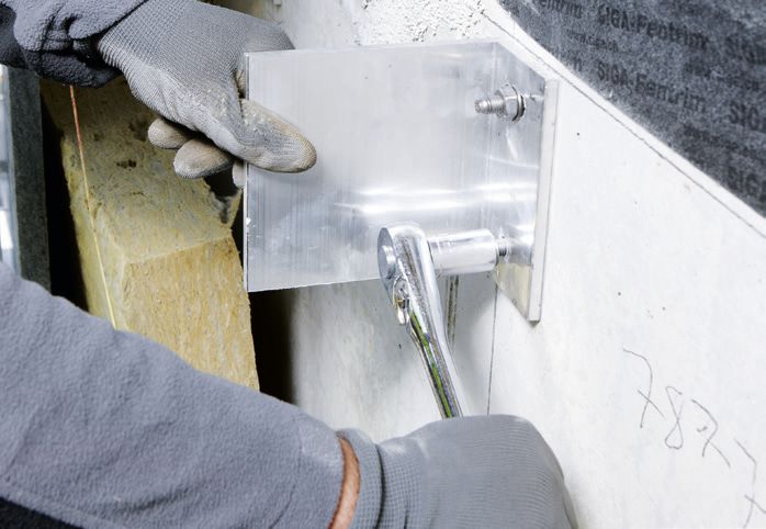 Fassaden können mit dem Hilti HST3 Bolzenanker näher am Rand befestigt werden